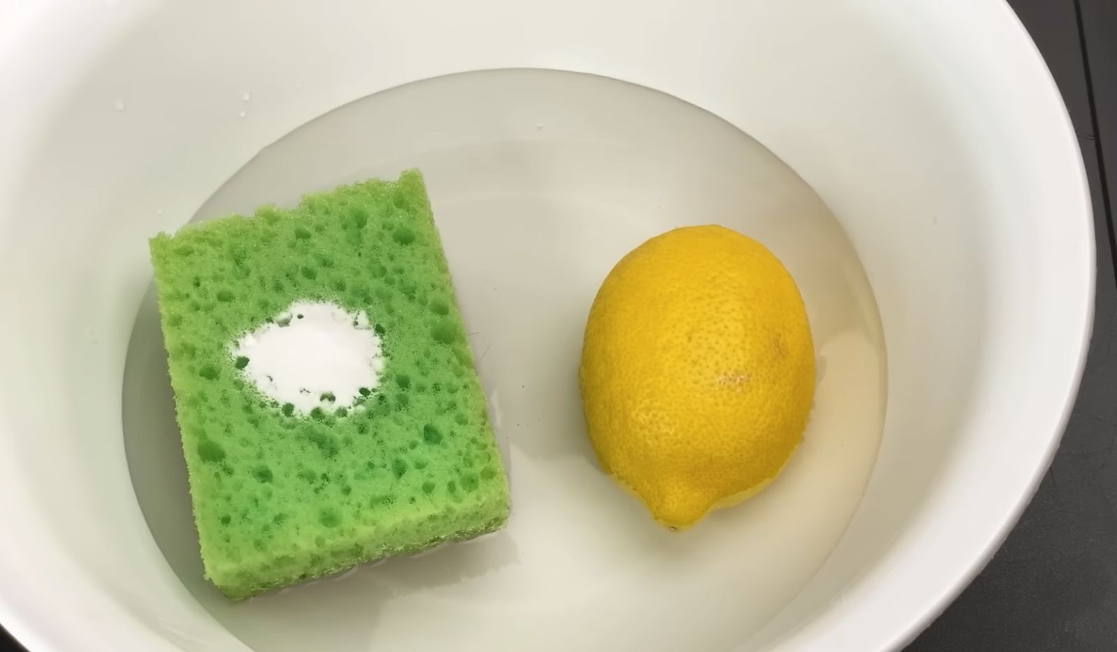 лимон във вода