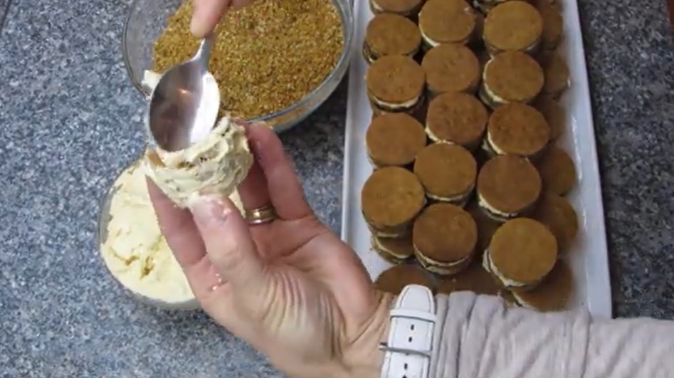 крем върху сладките