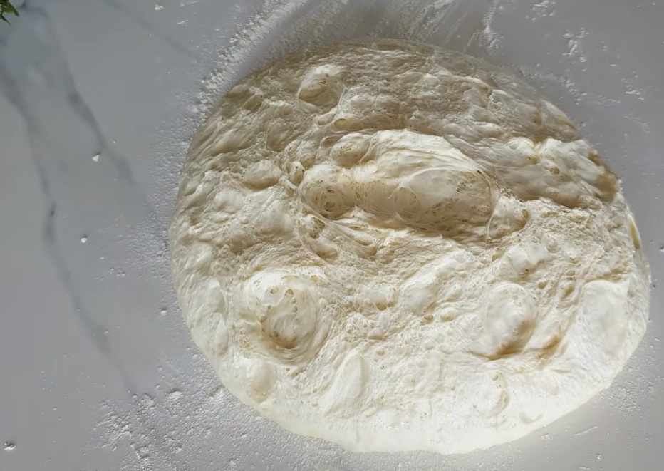 шупнало тесто мекици