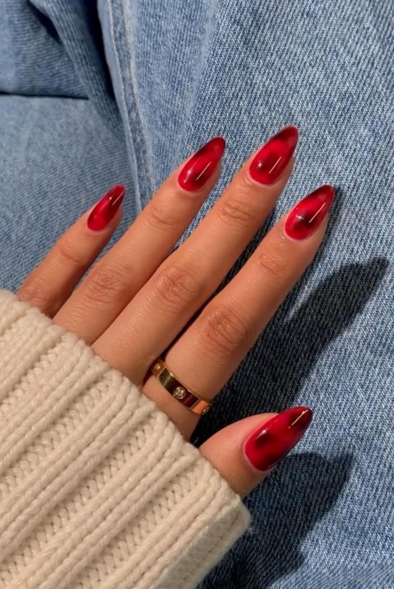 маникюр гранат