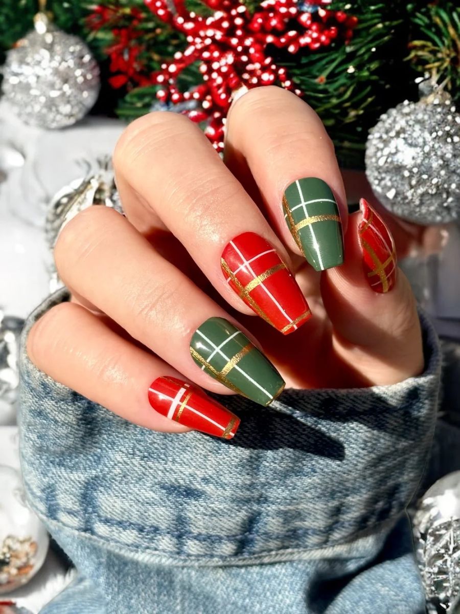 кариран маникюр Декември