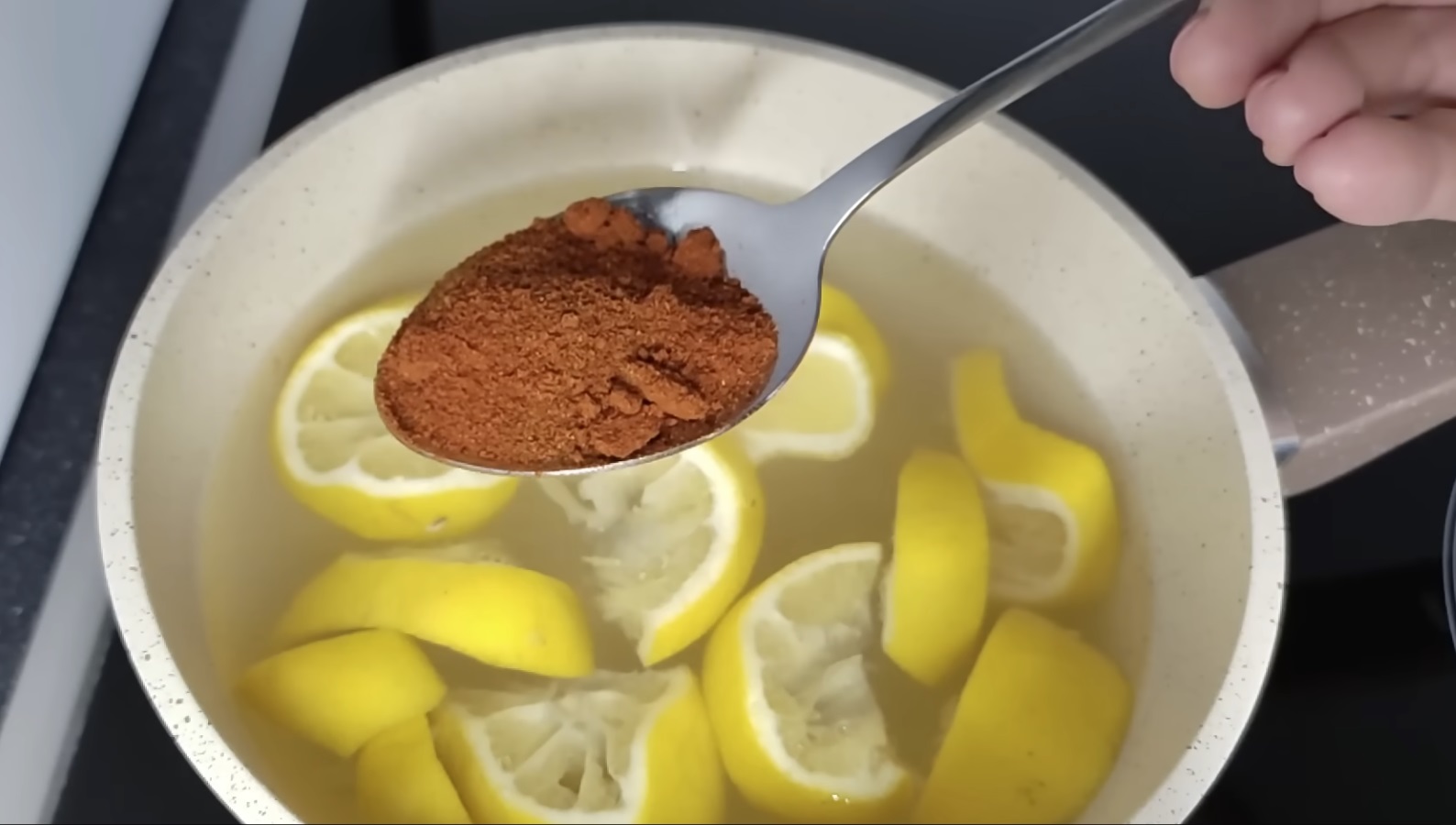 лют пипер лъжица