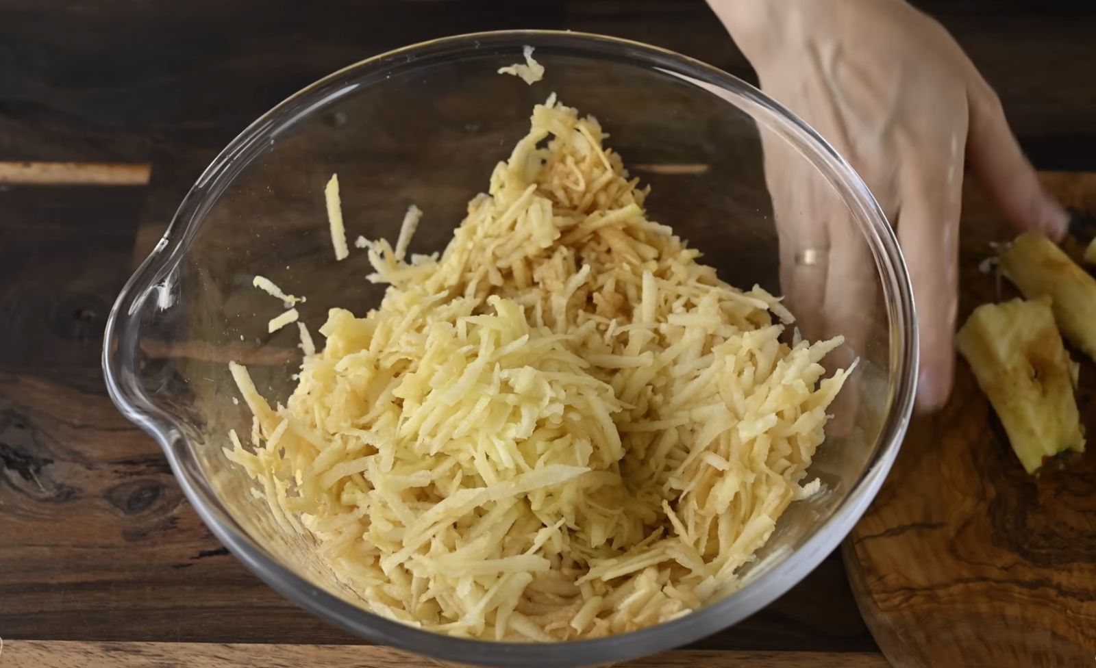 настъргани ябълки