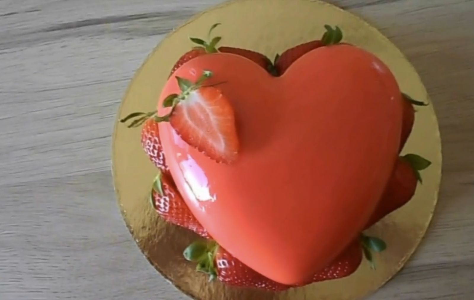 торта с огледална глазура