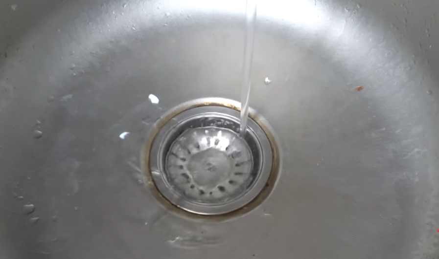вода в мивката