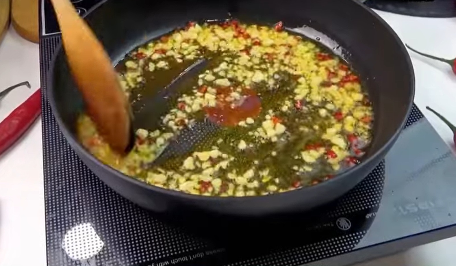 люта чушка с чесън