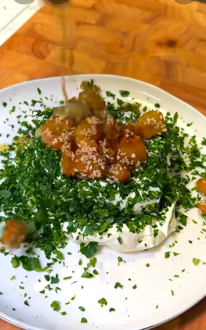 крема сирене с чесън