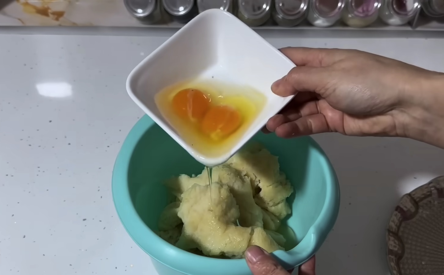 яйца в тестото