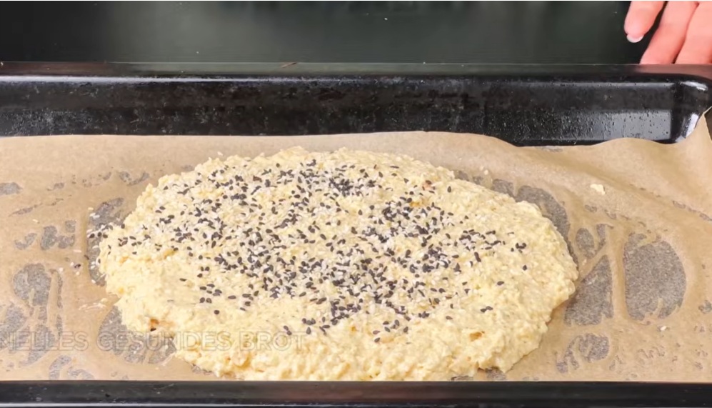 сусам върху тестото