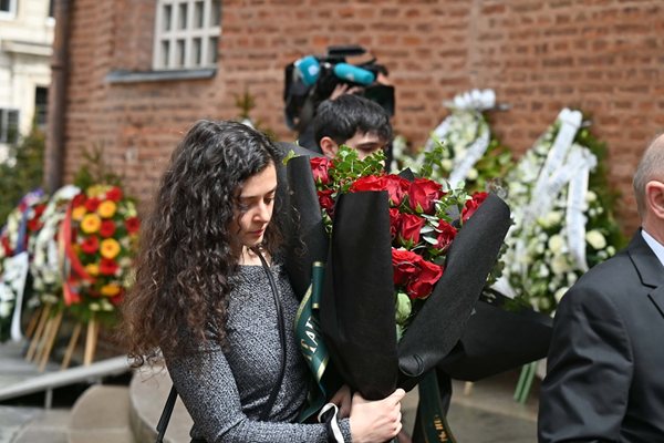 цветя поклонение Боби