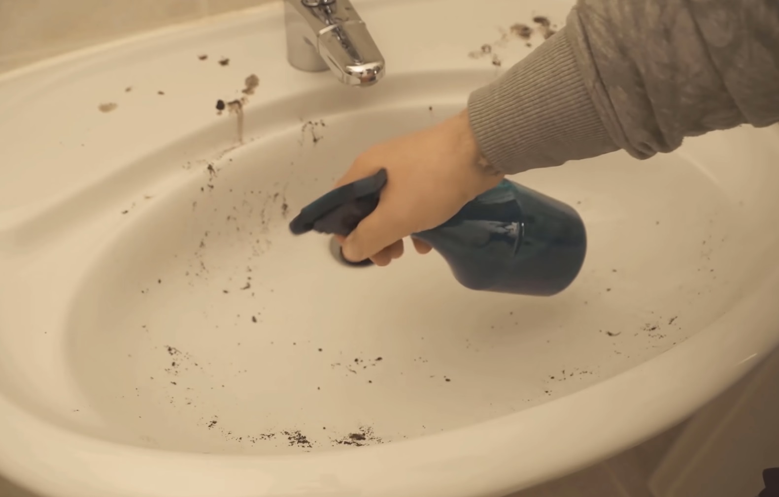 почистване на мивка