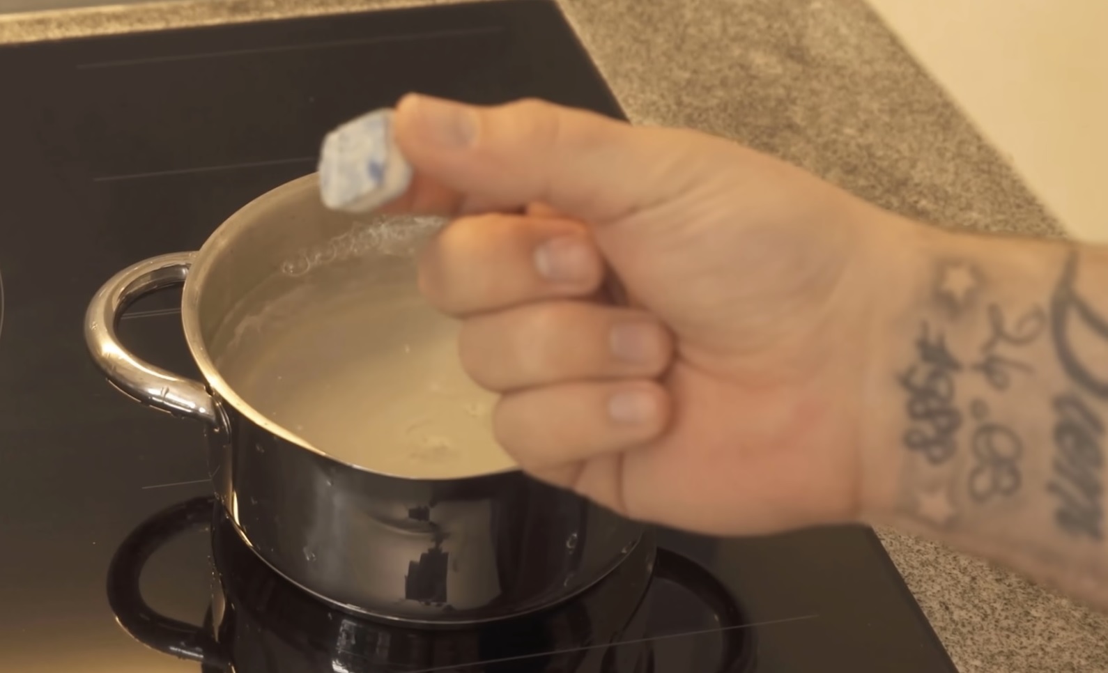 загоряла тенджера