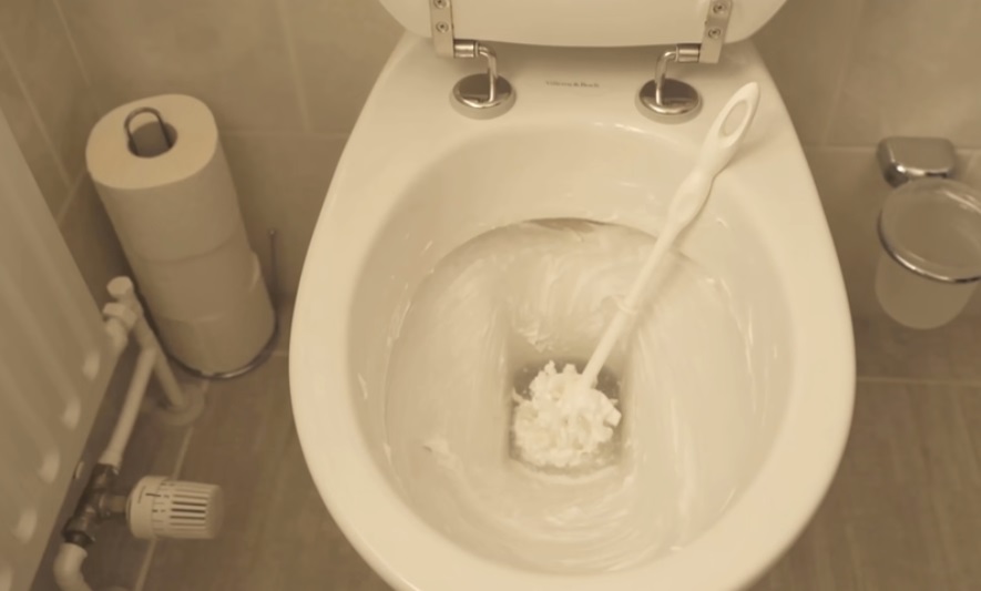 тоалетна чиния почистване