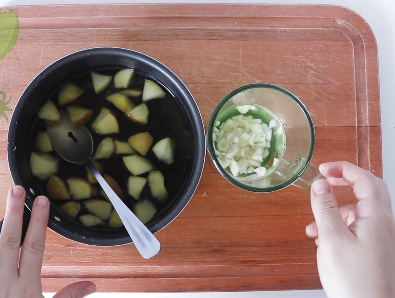 чесън и ябълка