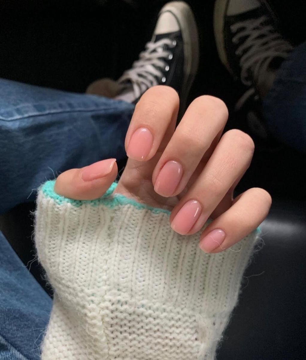 прозрачен розов маникюр