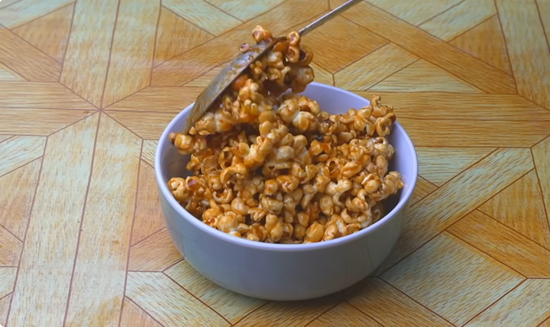 карамелизани пуканки