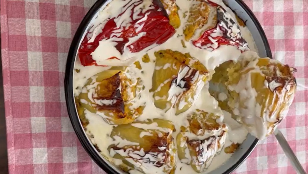 пълнени чушки в сметанов сос