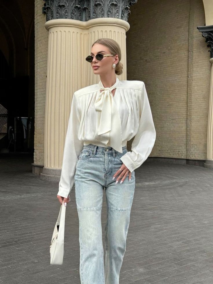 бяла риза с панделка