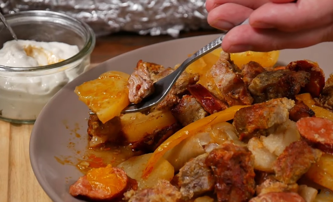 свинско с картофи и сос