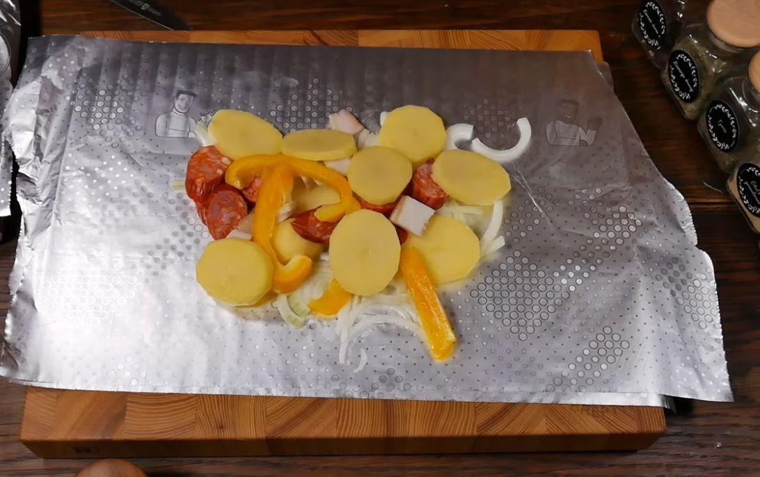 продукти върху фолио