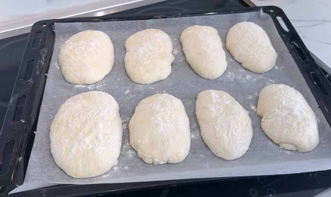 хляб върху тавата