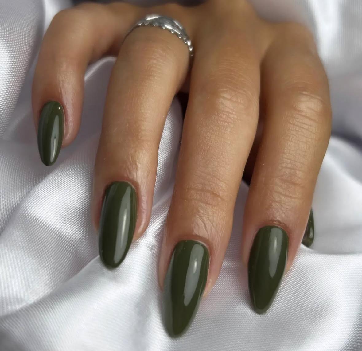 зелен маникюр пари