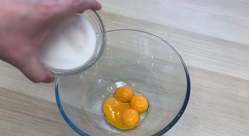 жълтъци и захар
