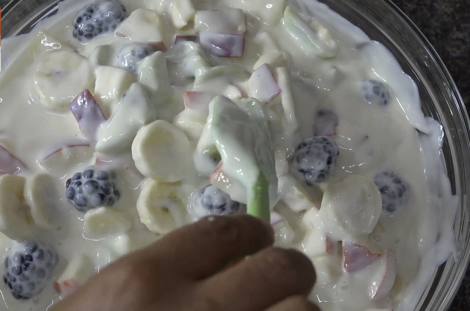 сметана с плодове