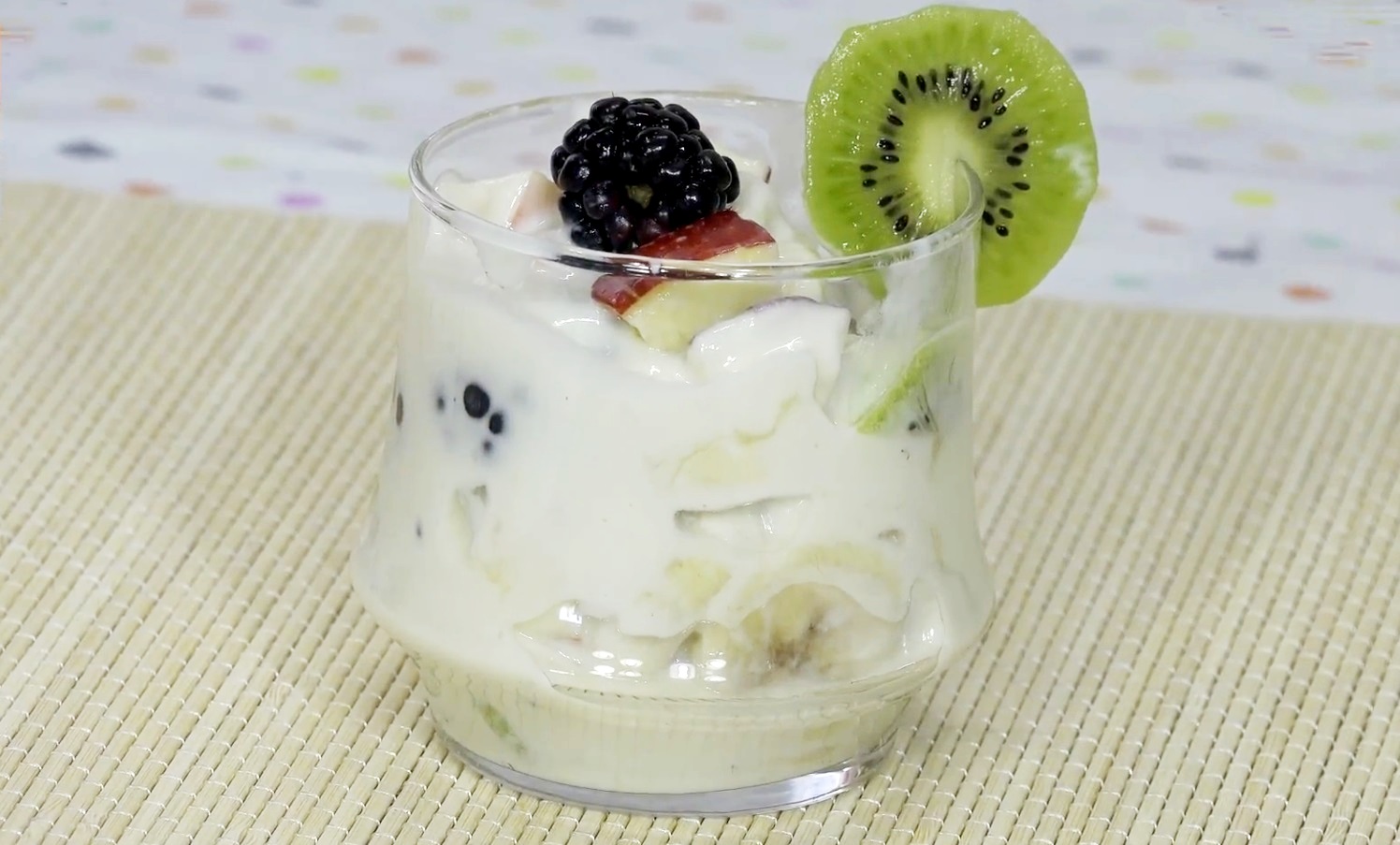 десерт в чаша