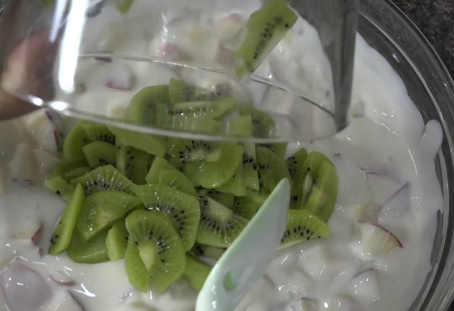 киви в сметана