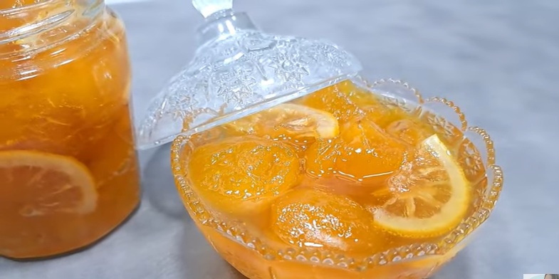 сладко от цели сливи