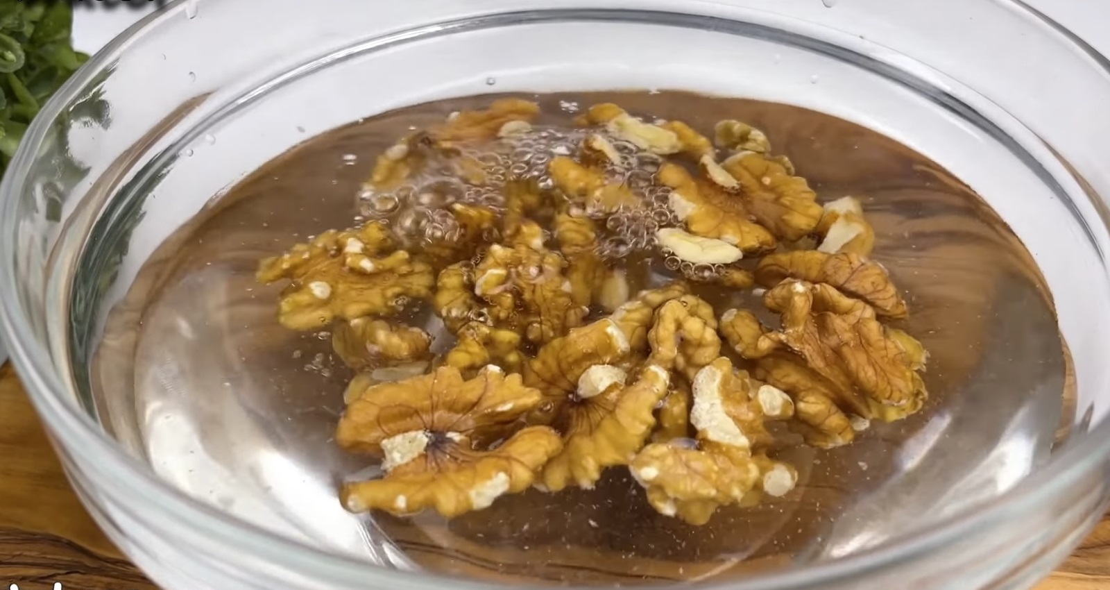 орехи във вода