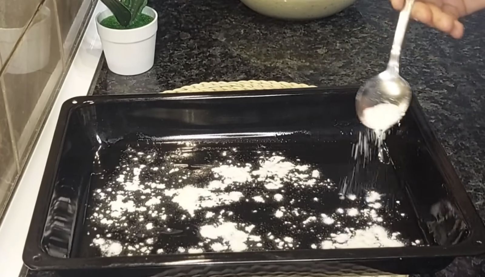 брашно в тавата