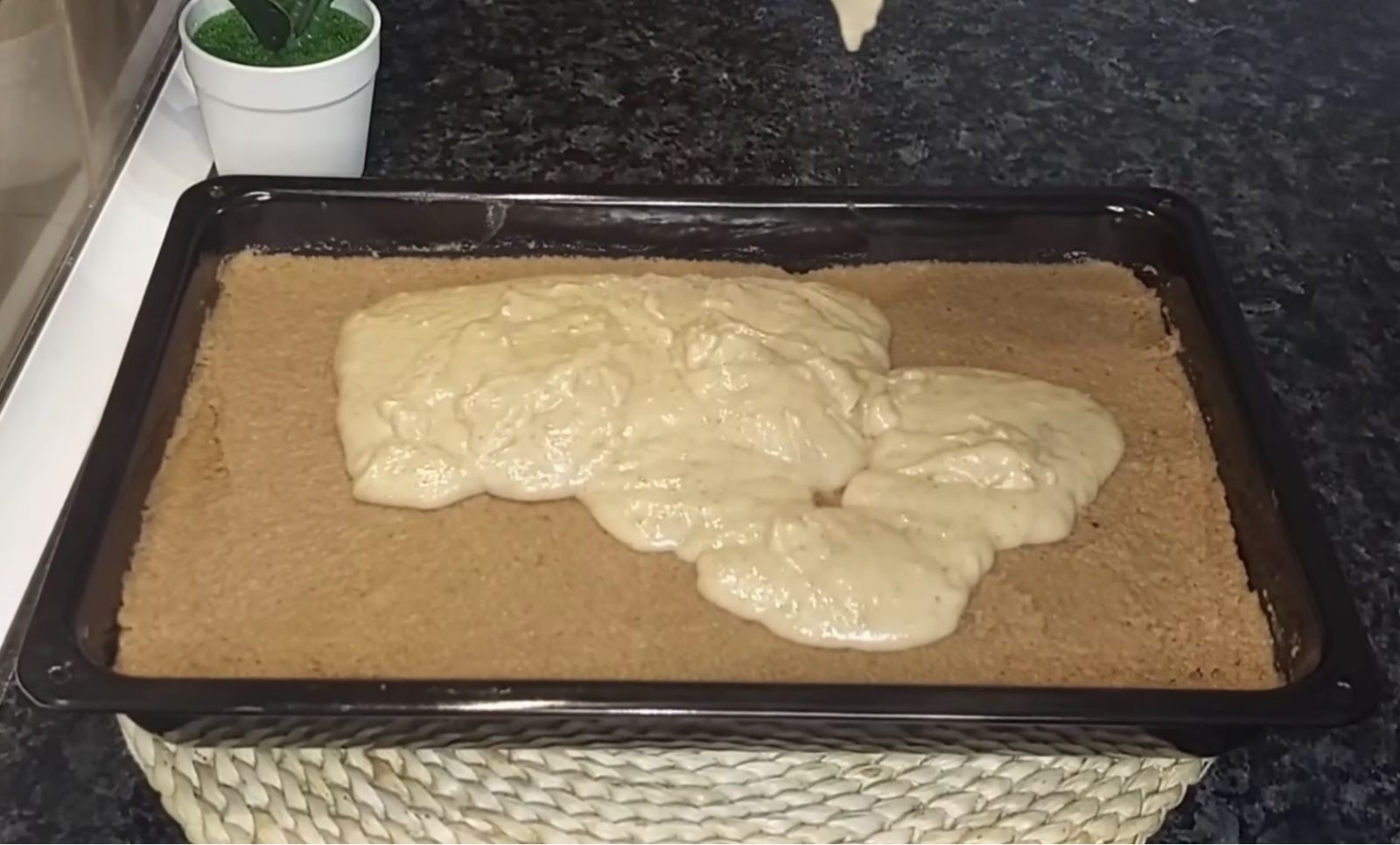 тесто върху пълнежа