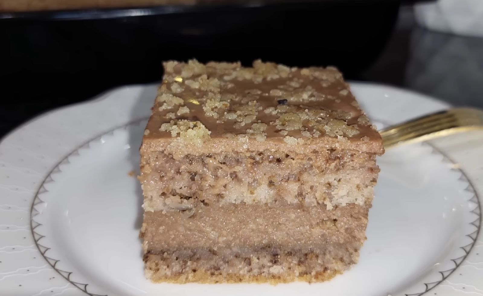 парче орехов сладкиш