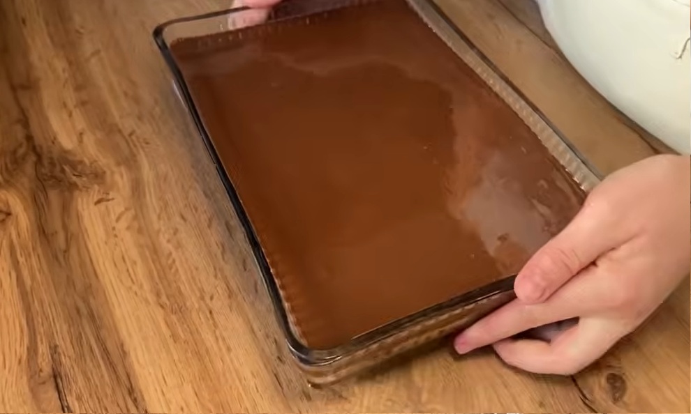 глазура върху тортата