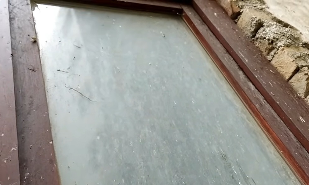 мръсен прозорец