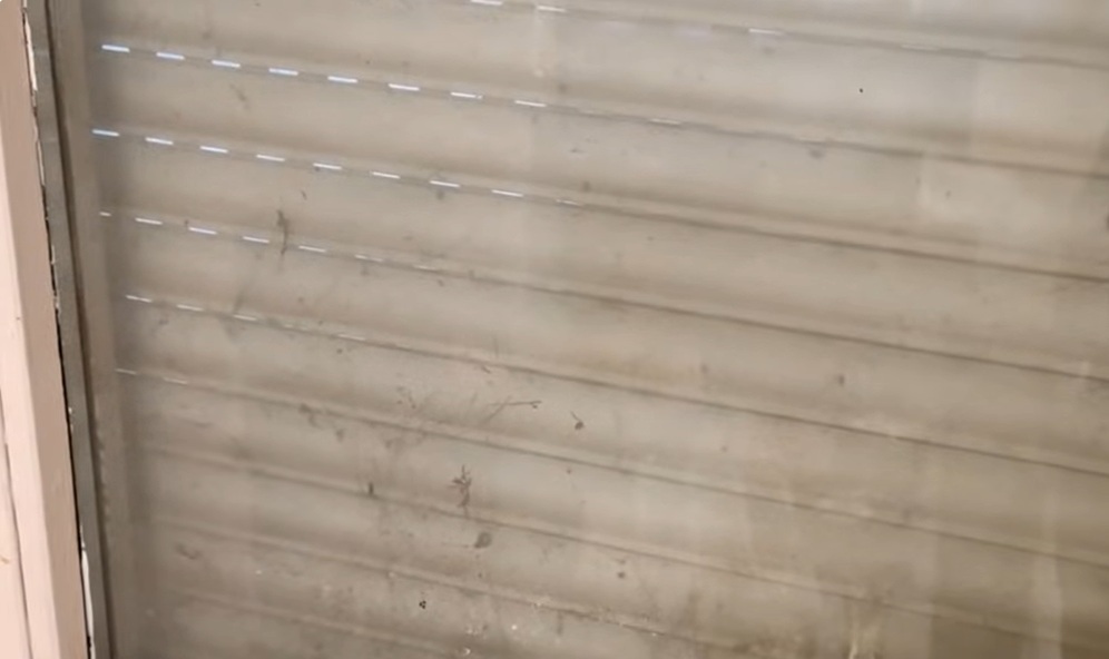 мръсни щори