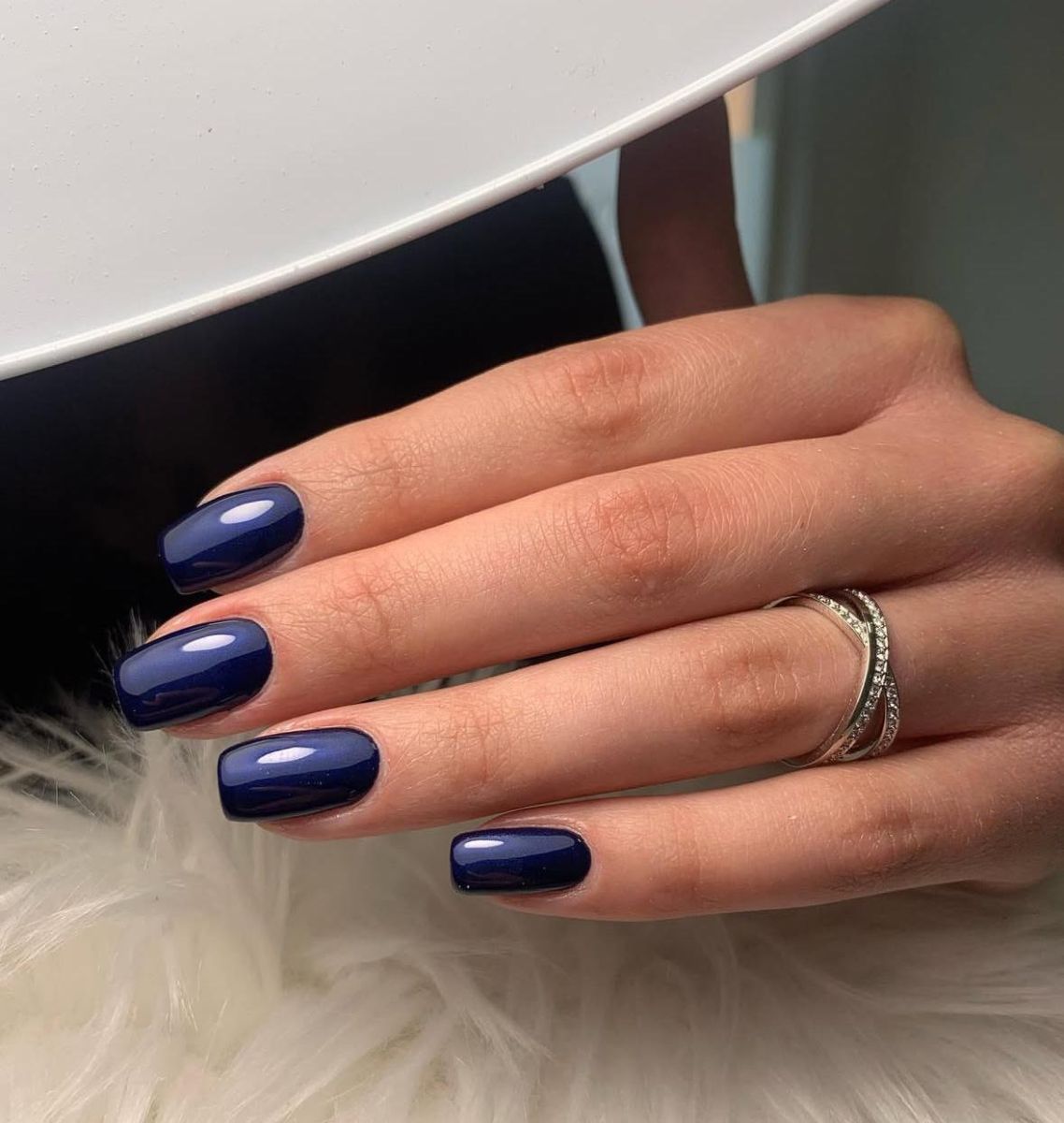 наситено син маникюр скорпион