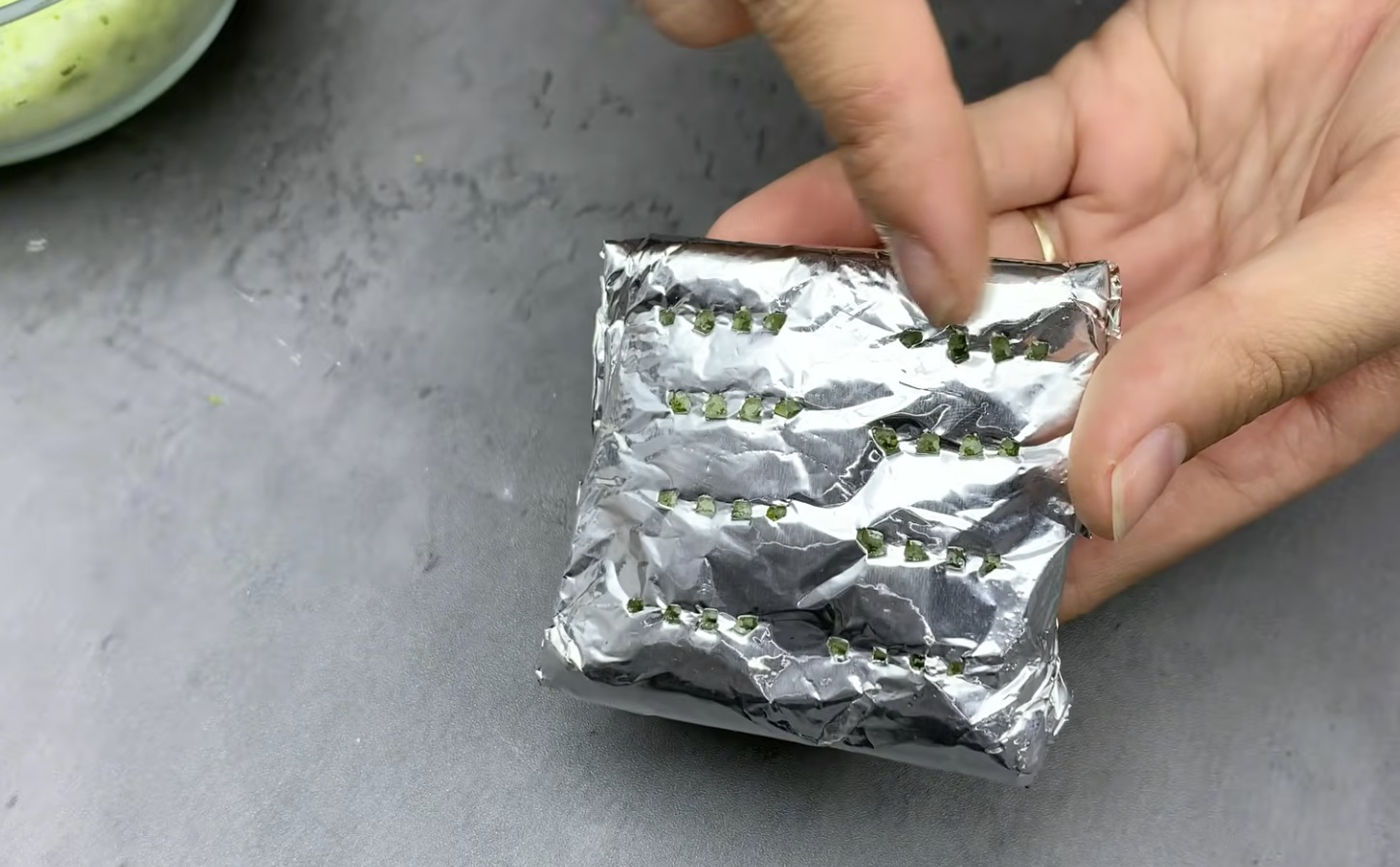 дупки във фолиото