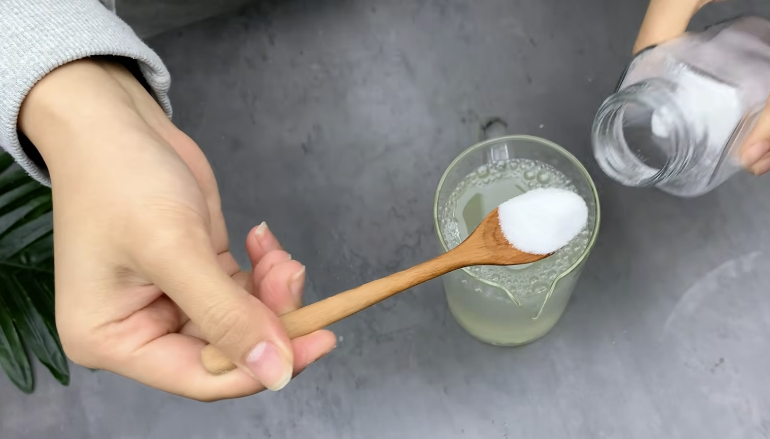 сол във водата