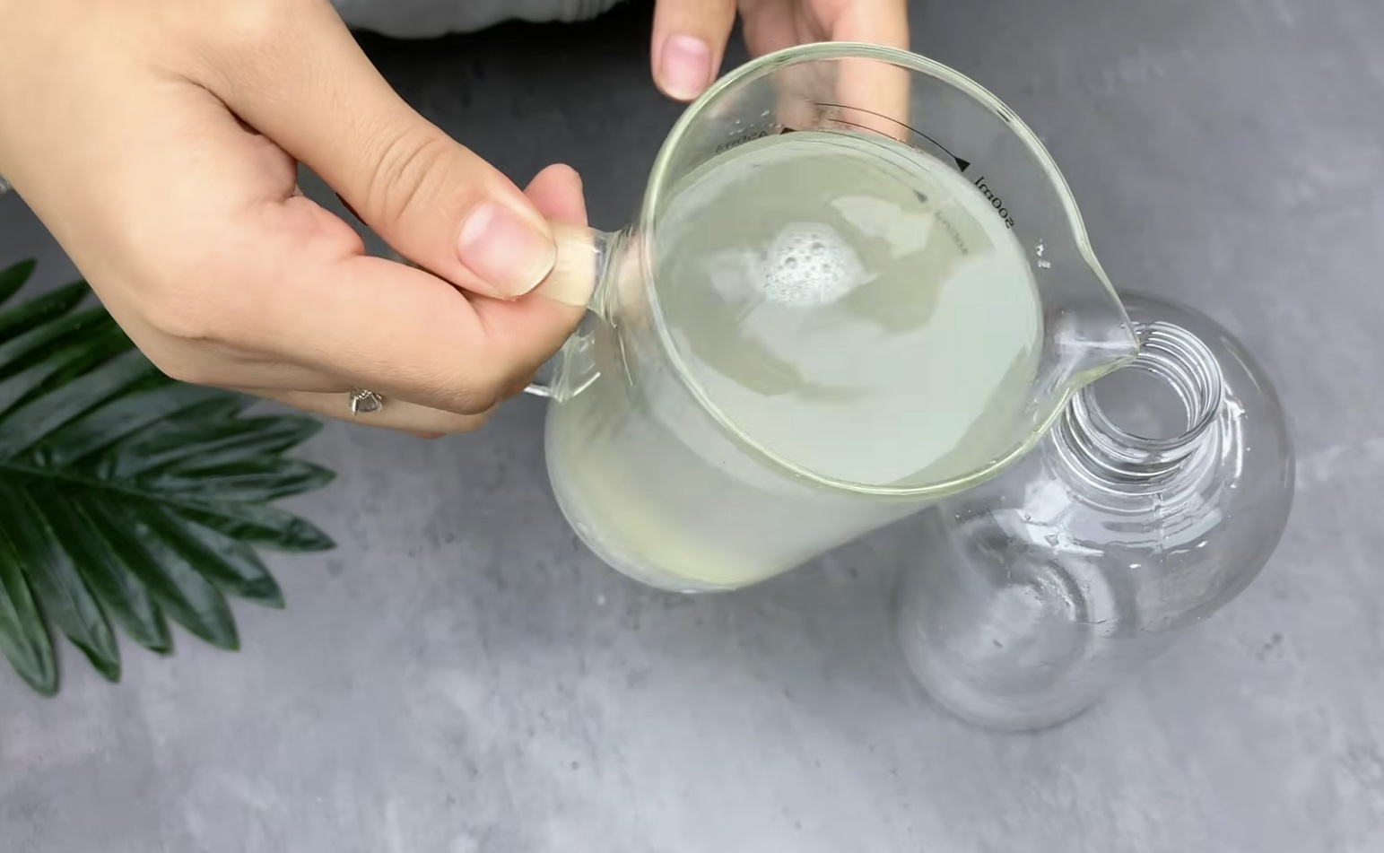 разтвор в бутилка