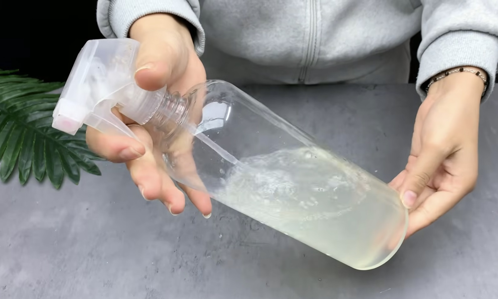 бутилка с пулверизатор