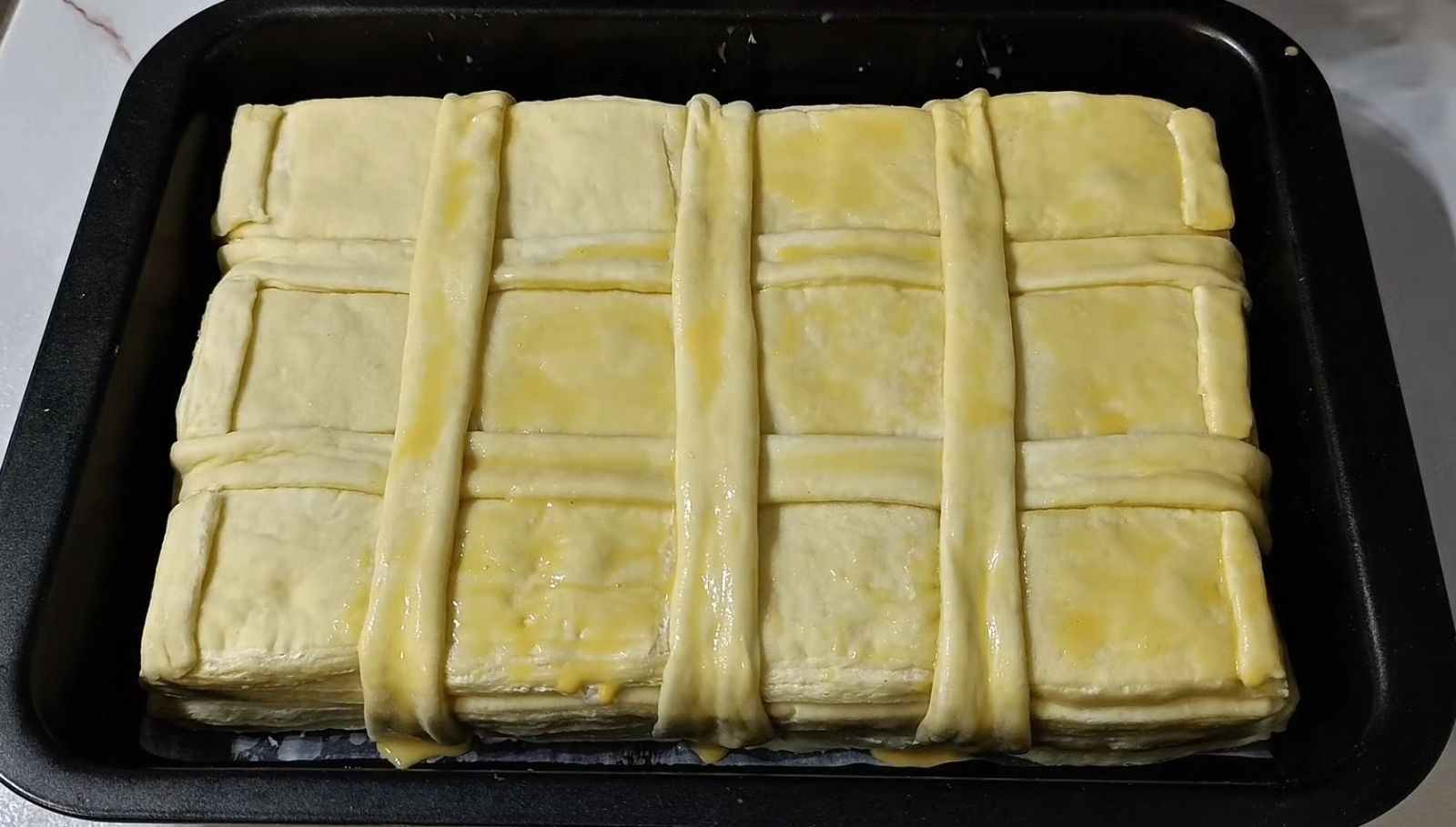 намазана с яйце погача