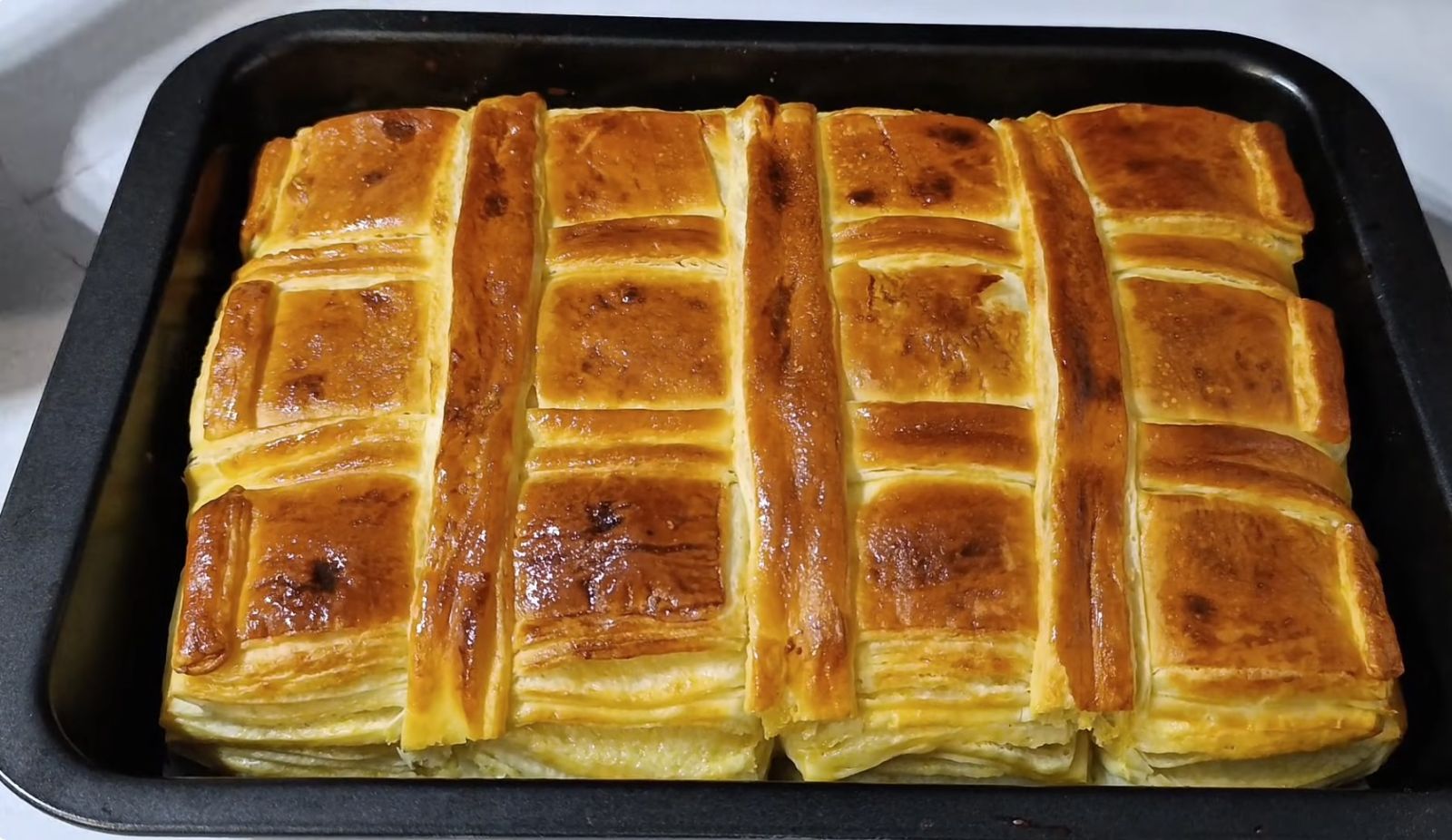 листна погача изпечена