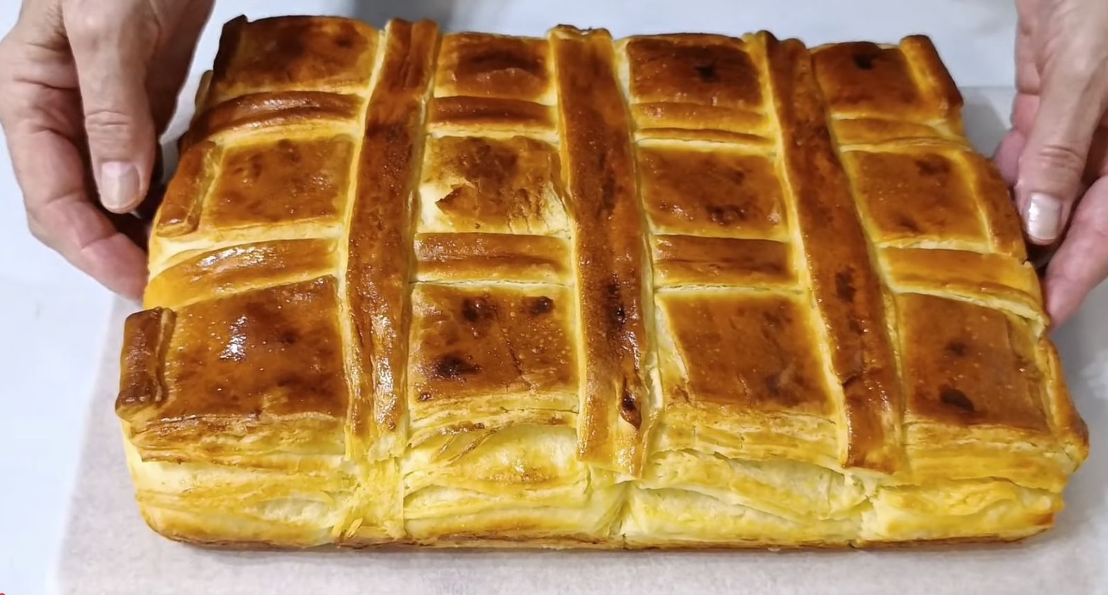 погача на слоеве