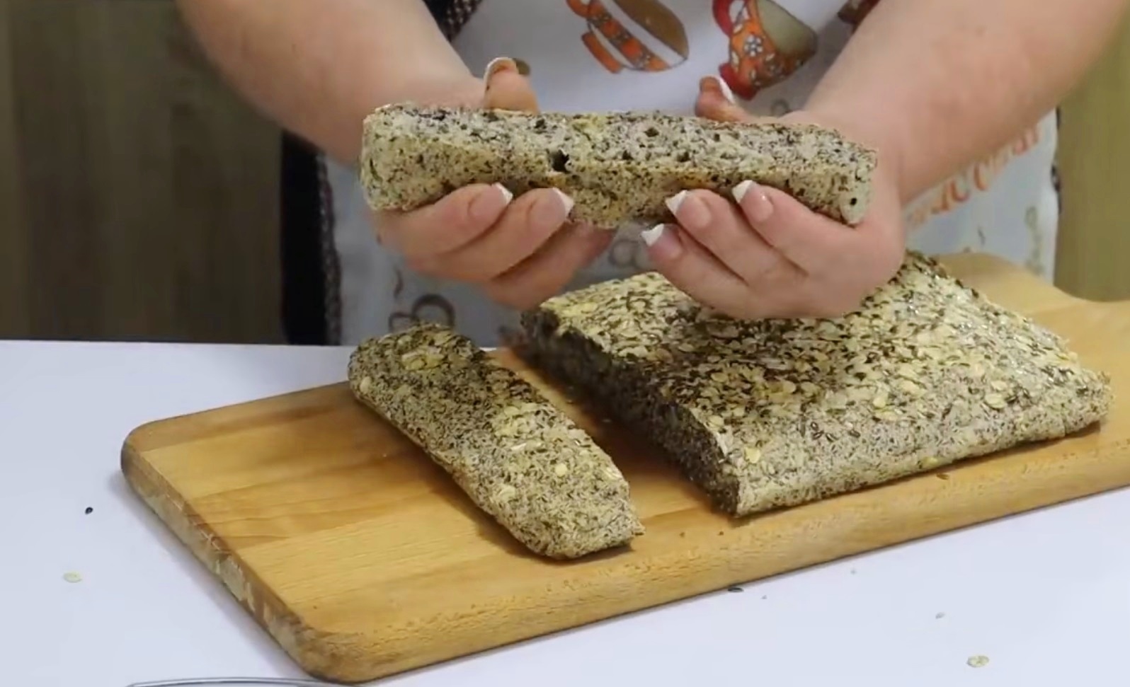 резен хляб семена