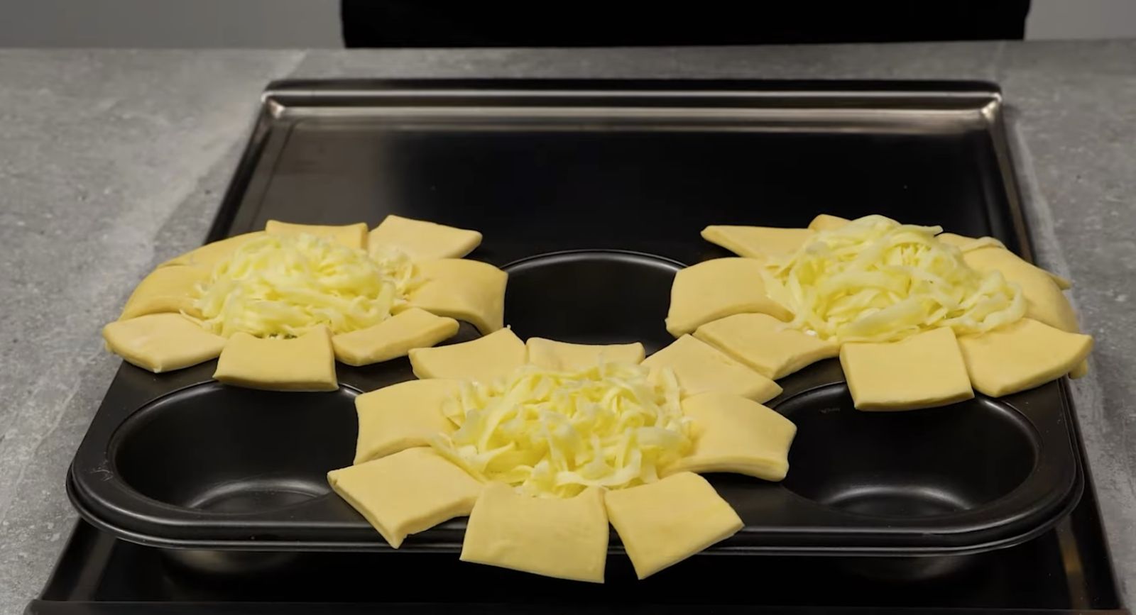 моцарела върху цветята