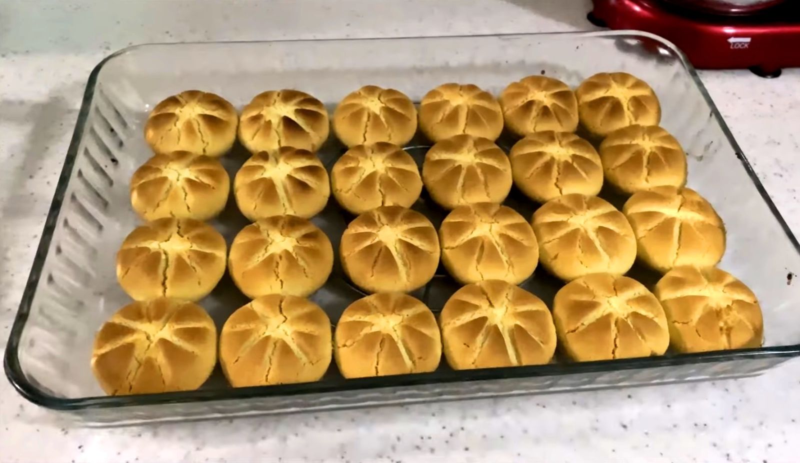 изпечени сладки в тавата