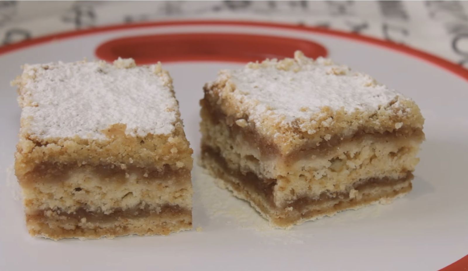 насипен ябълков сладкиш